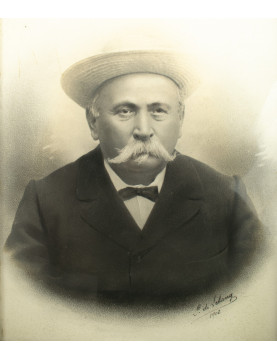 Original large framed portrait photograph, signed & dated 1912
